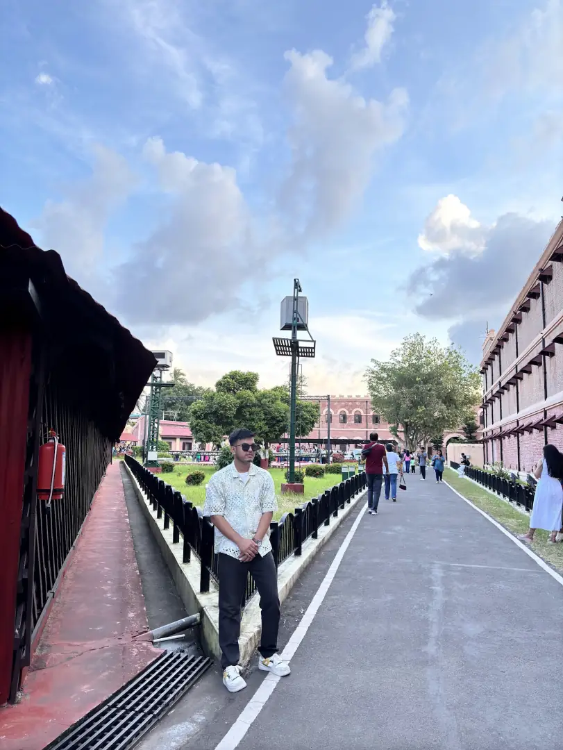 The avenue outside