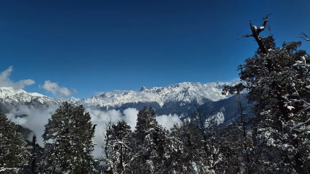 The peaks above the clouds