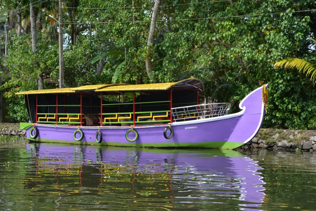 A boat with opinions about colour