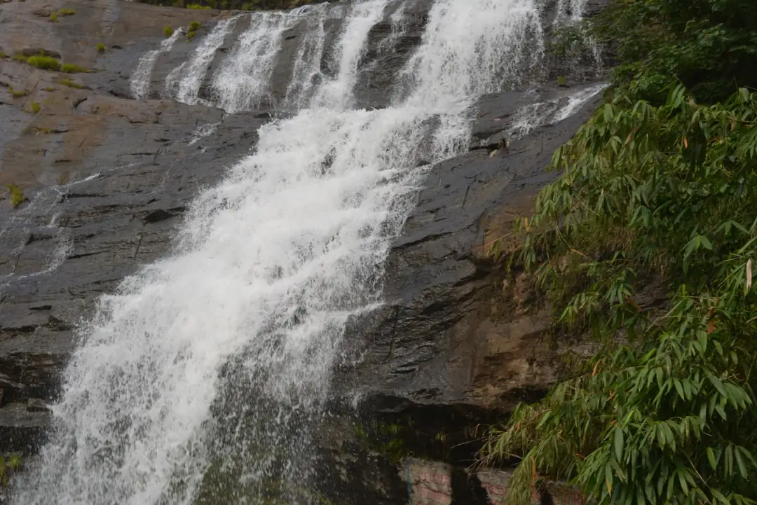 Water off the rocks